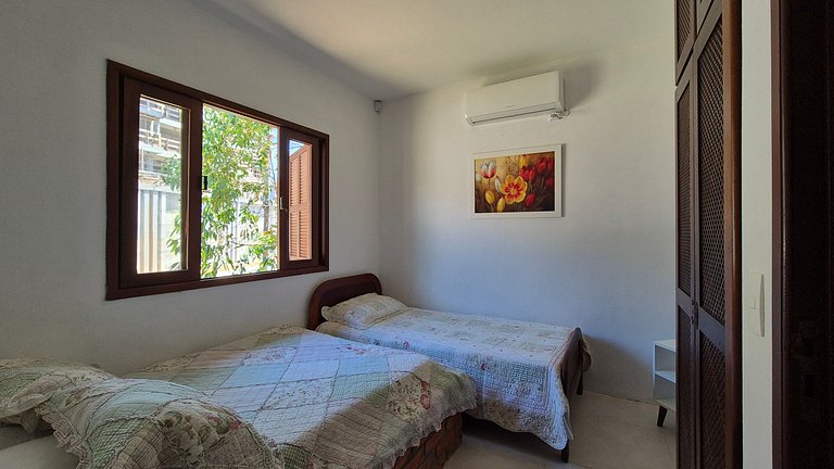 Casa em quatro ilhas - 50mts da praia