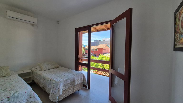 Casa em quatro ilhas - 50mts da praia