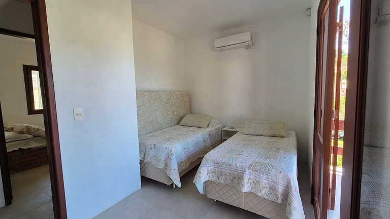 Casa em quatro ilhas - 50mts da praia